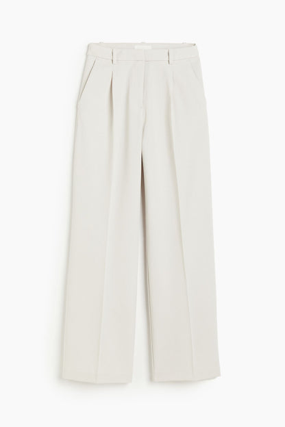 Weite Damenhose mit Bundfalten und geradem Schnitt → Damenhose Weit Bequem Bundfalten Schnitt - BerlinGlamour
