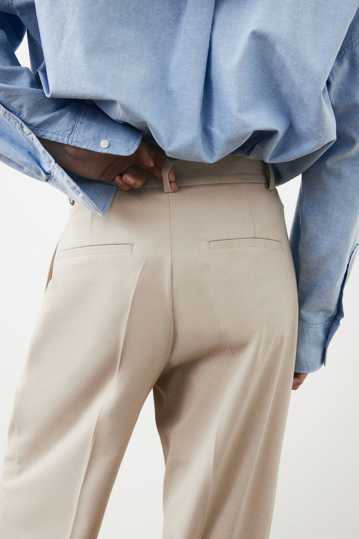 Weite Damenhose mit Bundfalten und geradem Schnitt → Damenhose Weit Bequem Bundfalten Schnitt