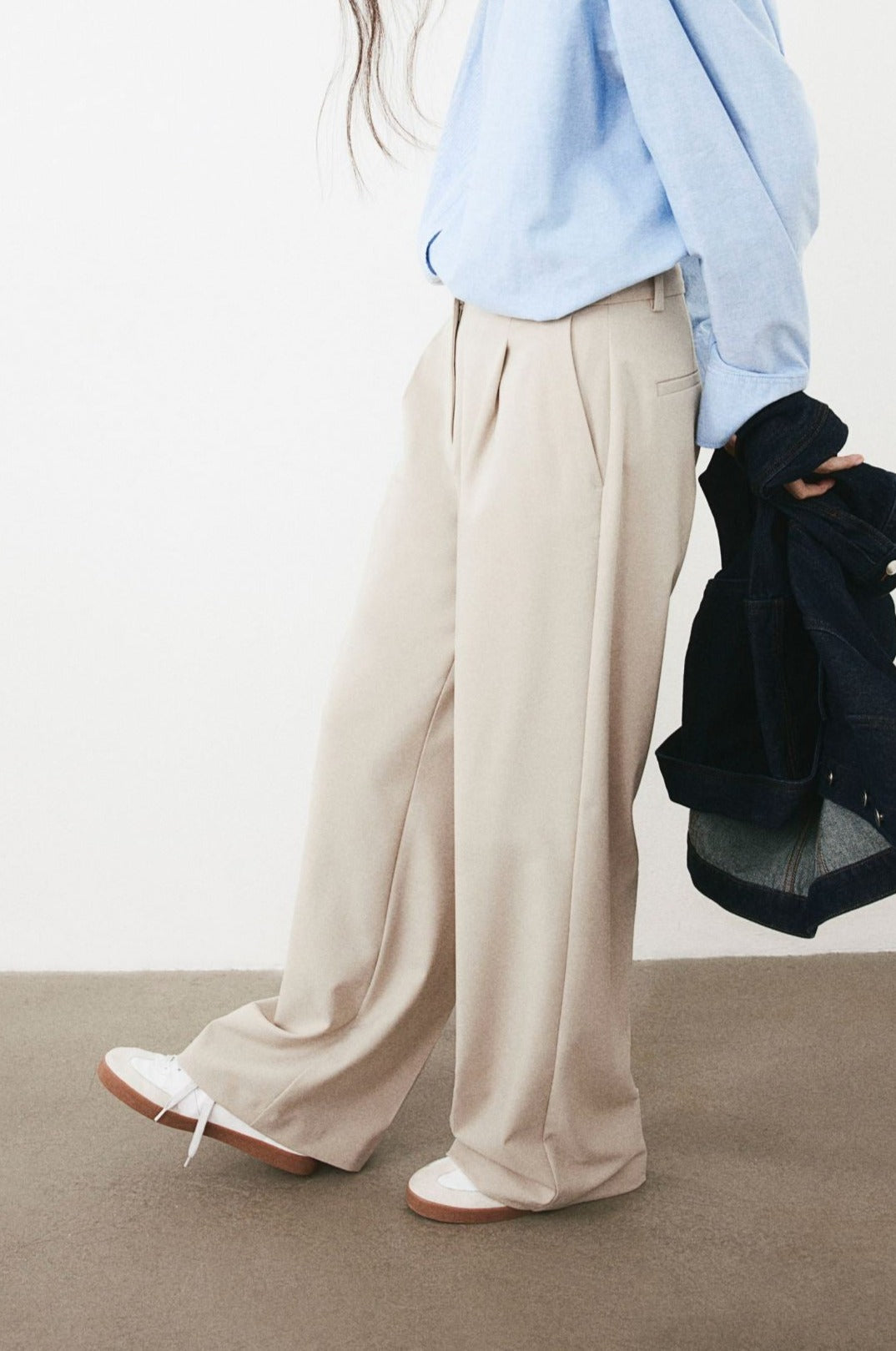 Weite Damenhose mit Bundfalten und geradem Schnitt → Damenhose Weit Bequem Bundfalten Schnitt