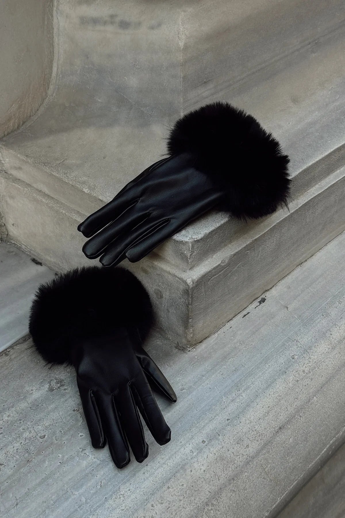 Lederhandschuhe Damen Schwarz Flauschig Winter - BerlinGlamour