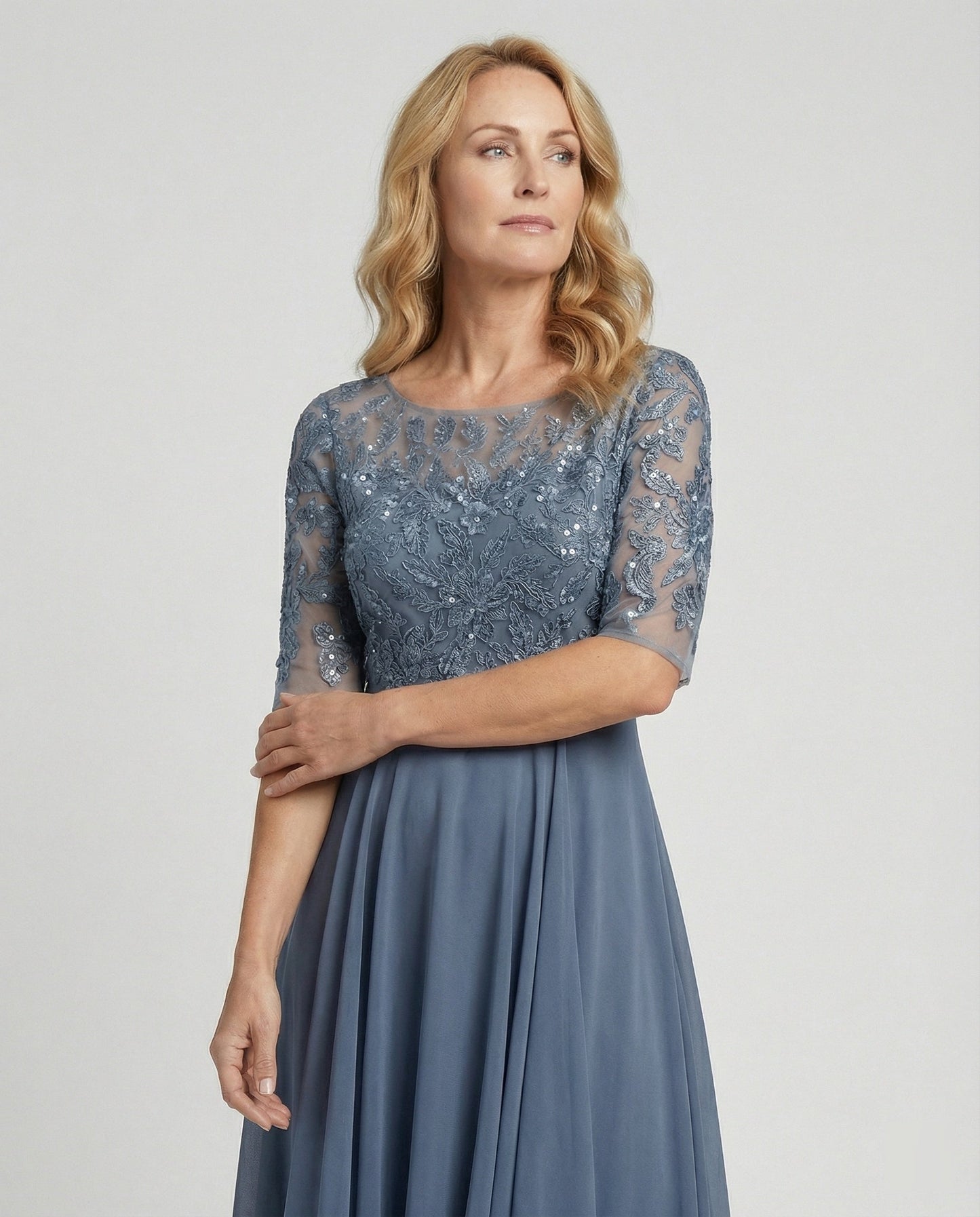 Elegantes Damen Midikleid aus Spitze und Chiffon