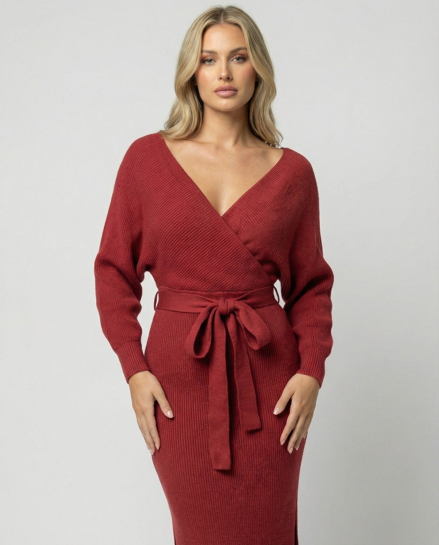 Elegantes Damen Strickkleid mit Wickeldesign und Gürtel