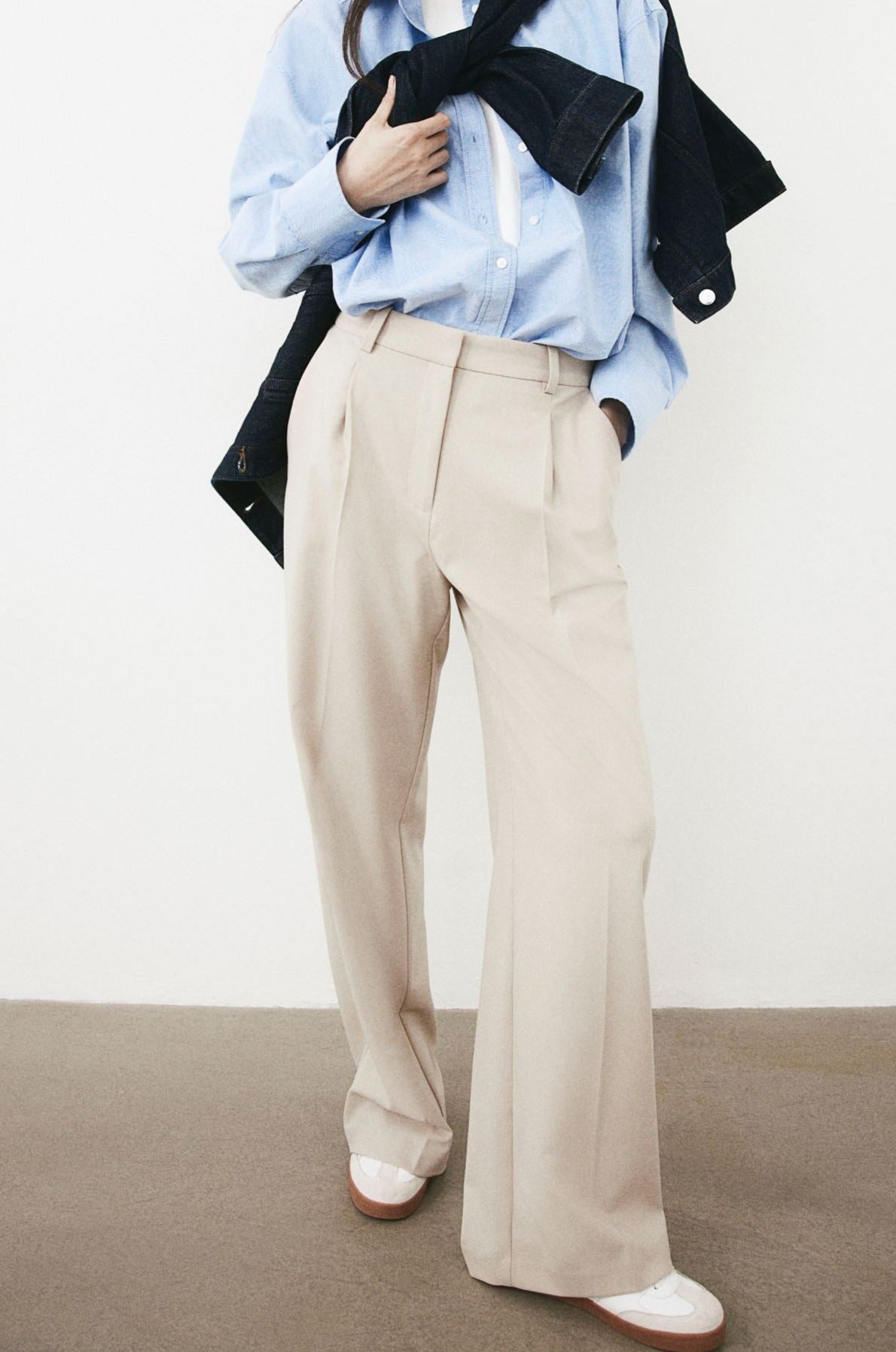Weite Damenhose mit Bundfalten und geradem Schnitt → Damenhose Weit Bequem Bundfalten Schnitt