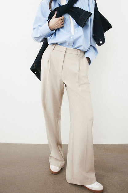 Weite Damenhose mit Bundfalten und geradem Schnitt → Damenhose Weit Bequem Bundfalten Schnitt