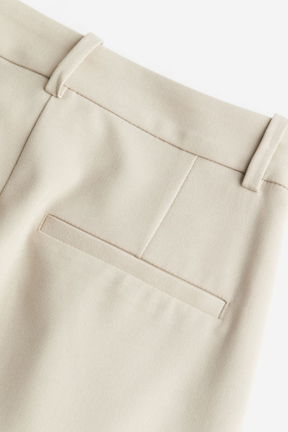 Weite Damenhose mit Bundfalten und geradem Schnitt → Damenhose Weit Bequem Bundfalten Schnitt