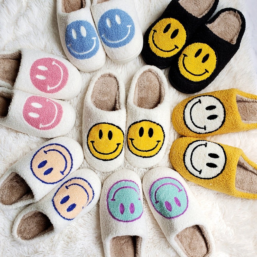 WOLF Großes Smiley-Muster Pelzpantoffel - FashionWOLF