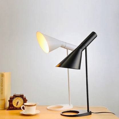 Moderne LED Tischlampe Elegante Minimalistisch