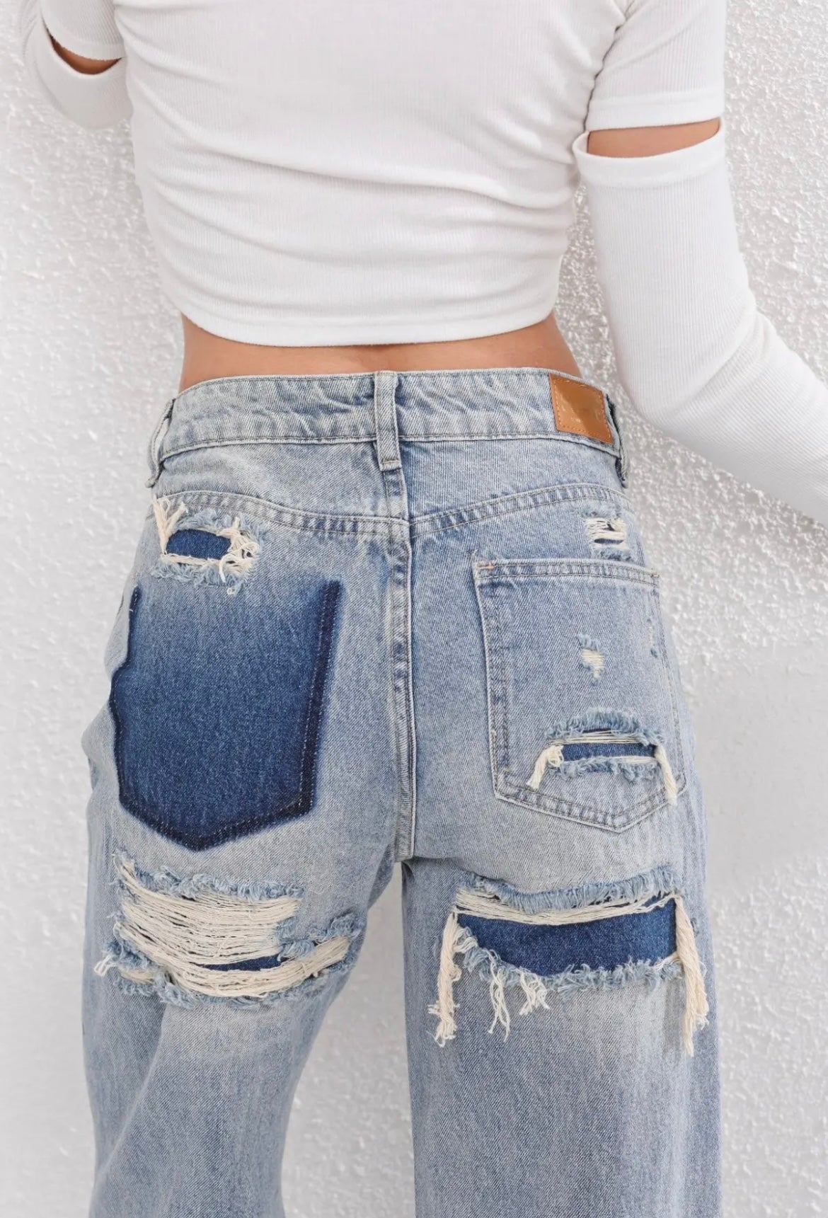 Noja Denim – Detailaufnahme der dunkelblauen Patches